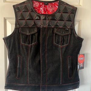 Women’s motorcycle vest *NWT* *concealed carry*
